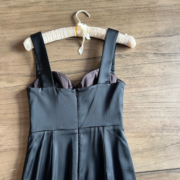 Elegant Black Satin Dress - Picture 2 of 7